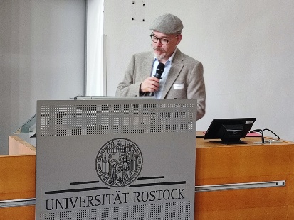 Prof. Jörn Plönnigs stellte die neuen Studienfächer im Bauwesen an der Uni Rostock vor
